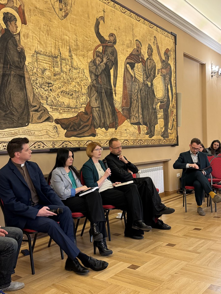 Bardzo ważne spotkanie o tym, jak reagować na dramat samobojstw. Dzięki, <a href="/AbpGalbas/">Abp Adrian Galbas</a> i <a href="/ArchWarszawska/">Archidiecezja Warszawska</a> za poruszanie ważnych tematów.
A rozmawiali <a href="/agnieszka_huf/">Agnieszka Huf</a> <a href="/KostrzewaWZ/">Weronika Kostrzewa</a> <a href="/PapagenoTeam/">Papageno Team</a> ks. Tomasz Trzaska