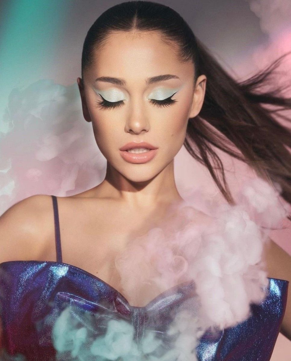 arinatorsgalaxy's tweet photo. @buffys GRANDE ARIANA https://t.co/rX9hWvDcFu