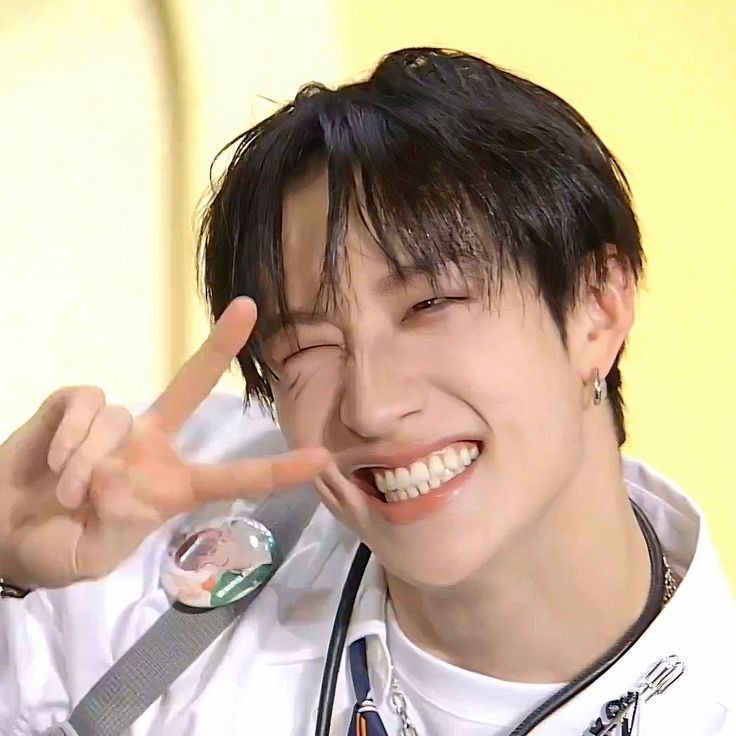 feliz cumpleaños al líder más lindo, único, hermoso y divino. Te amo muchísimo, gracias por plasmar sentimientos en tus letras, por guiar y querer tanto a straykids como a STAY 𖹭

DIVINE TALENT BANG CHAN
#찬이를_위해_햇살이_되어줄게
#GeniusMusicianBangChan
#HappyBangChanDay