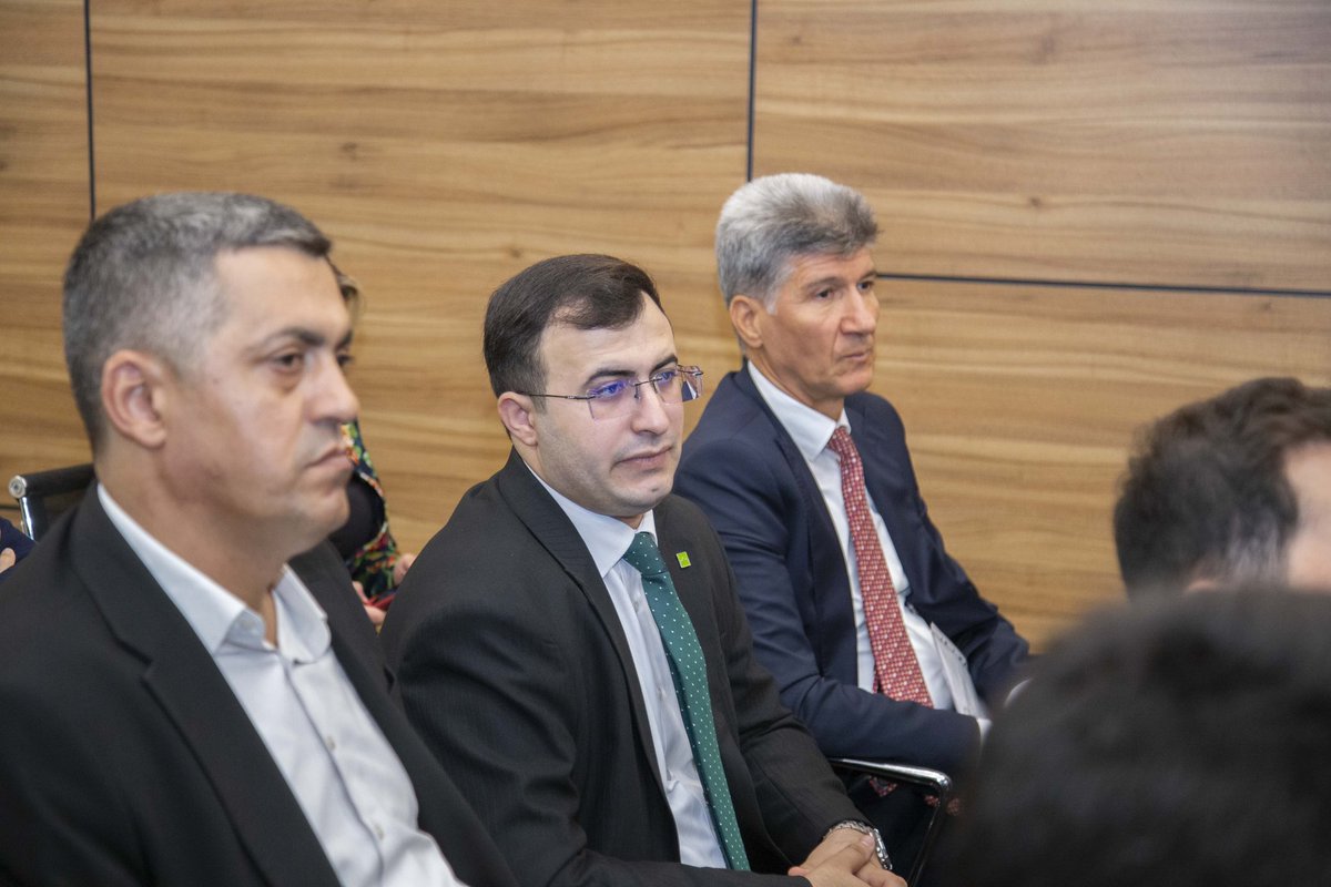 “Bakı KOB evi”ndə “Tikintiyə və istismara icazələrin alınması üçün tələb olunan vaxt və xərclərlə bağlı mövcud vəziyyət və onların optimallaşdırılması ilə bağlı imkanlar” mövzusunda ictimai müzakirə təşkil olunub.