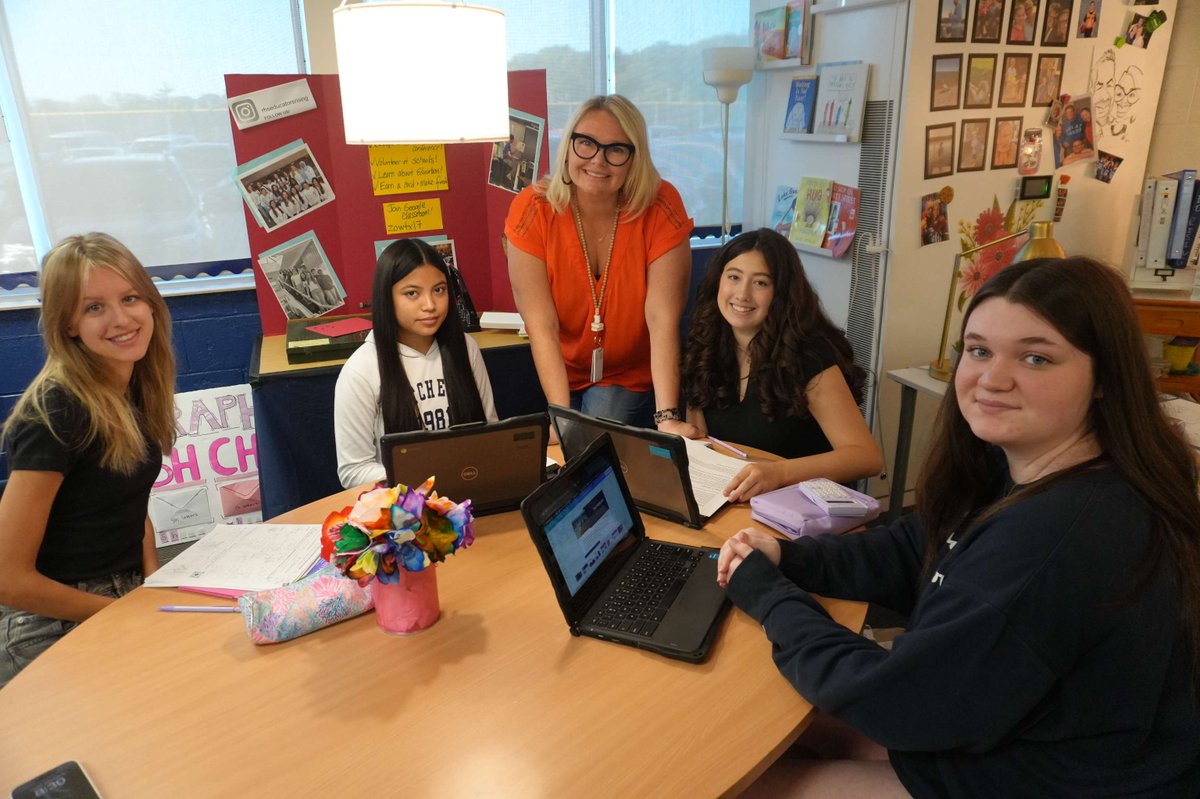 rochcommschools's tweet photo. AP Capstone students at Rochester are researching interesting topics related to Starbucks marketing, college financial literacy, Arabic language expectations, tire pressure in electric vehicles and other timely issues. #RCSpride #RCSteaching #RCSlearning https://t.co/y7nNFRDRzZ