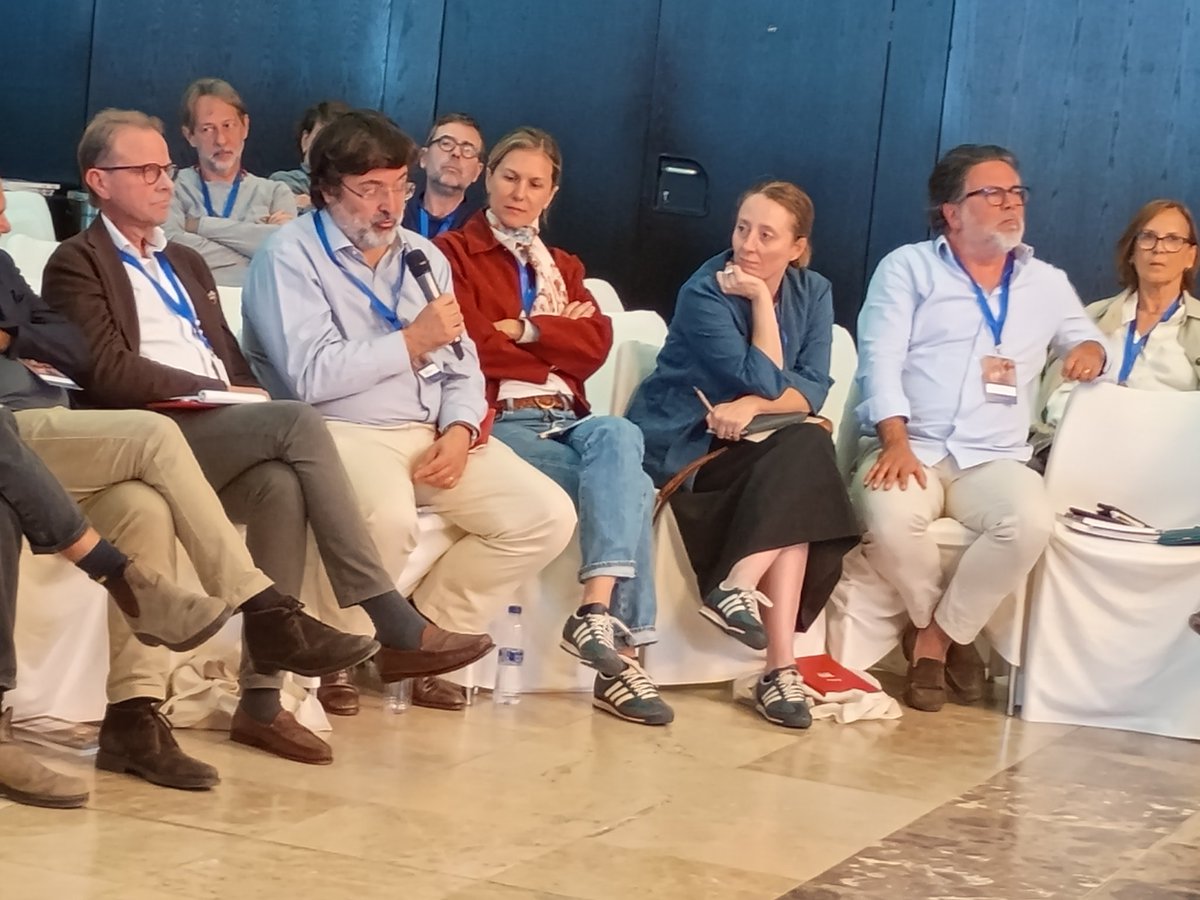 FundFormentor's tweet photo. "En la pandemia lo que hizo la gente fue leer aunque tenían todo el acceso a la conectividad y oferta digital" interviene @meigul en las #ColoquiosFormentor en las #ConversacionesFormentor 2025 en Aranjuez https://t.co/bPQ65w49rV