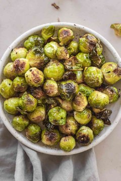 Agenna521's tweet photo. 🥦🥩 Brussels sprouts wrapped in beef – the perfect combination of nutrition and flavor. Small but full of energy, each bite is a delicious and nutritious experience 😋 
#HealthyFood #EatWell #SuperfoodDelight #Brussels https://t.co/CqlE6GmPHE