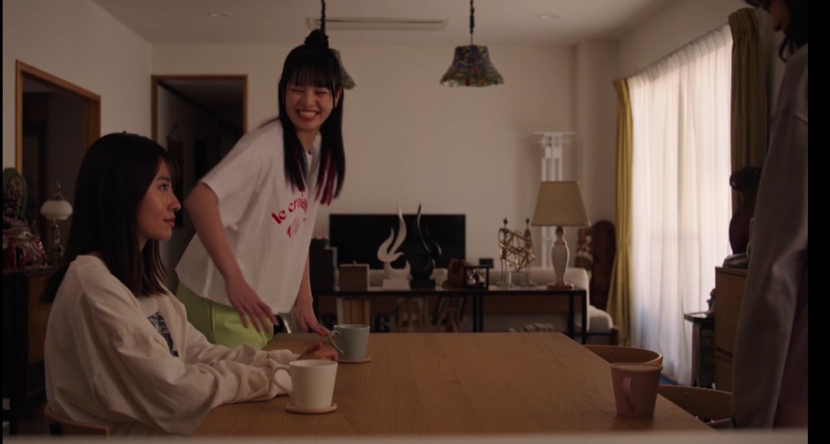 rosin_5's tweet image. 寝る前に見始めたら止まらなくなった #推しの殺人 のイズミが住むマンションのLDKが #ドラマ極愛 の小田切部長のマンションのそれと完全一致！キッチンのキャビネットの面材の色違いのお部屋。
奥の廊下から👓の蓮さんが「おはよう」って出てきそうw
来週も見よう…！