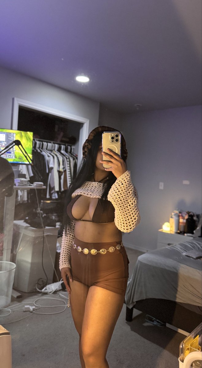 godddesscathee's tweet photo. I have a rave coming up. Pay for this princess’s entire trip 🥱 https://t.co/He1UlLuhzo