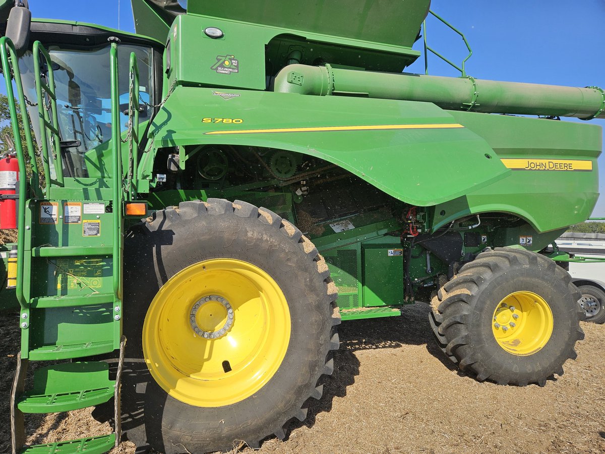 Friendly reminder....when rotor plug slugs the motor dead.....lower concaves, untension feed accelerator, put rotor in nuetral. Works!!!