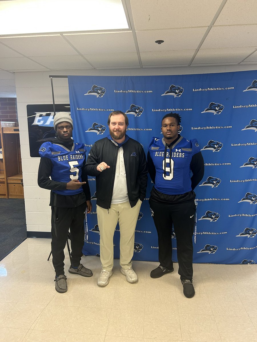 fnomadro_'s tweet photo. I will be @LWUfootball for a gameday visit against Faulkner Oct 25th. Can’t wait too be back on campus, Thank you for the invite @CoachAmbroseLWU.
@page21marcus @Chandaman91 @CoachQuanTVCCC @C_Coleman30 @tvdefenders @JUCOFFrenzy @JuCoFootballACE 
#BlueRaiderFootball
#ValleyBoyz
#DefendTheValley