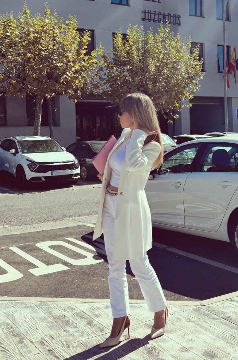 Una semana de viajes. Hoy les saludo desde los juzgados de Ponferrada y les recuerdo que nos vemos este sábado, 4 de octubre, en Barcelona. En el centro cívico Pati Llimona a las 11:00. Allí les espero para hablar sobre cómo podemos dignificar la tradición socialista-patriótica