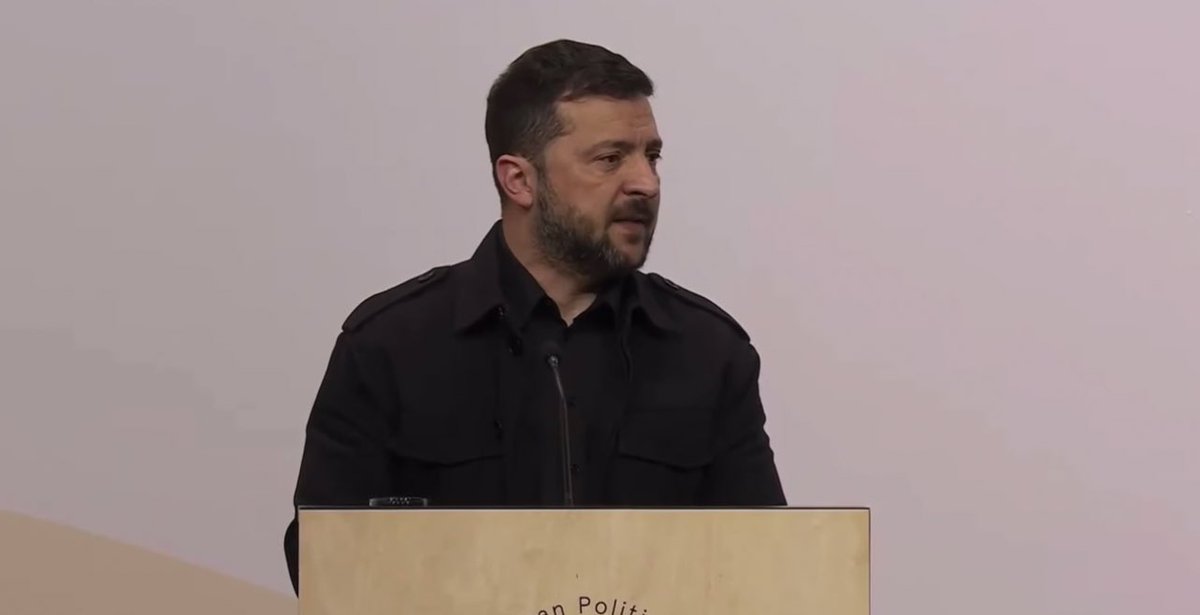 🇺🇸🇺🇦 Zelensky: Putin provided false information to Trump that they would be in Pokrovsk in a month, and in two they would capture the entire east of Ukraine, and then they would go to Kharkiv, Dnipro and Kyiv. 

They showed some maps, very strange schemes, I saw a lot of things.