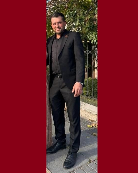 isigmeclisi's tweet photo. Akif Fak..
36 yaşında..
Ankara'da sabah sularında çalıştığı inşaatta yüksekten düşerek hayatını kaybetti..
İki çocuk babası, Samsun'un Vezirköprü ilçesi Karaköy Mahallesinden..
v/Yerel Haberler
Dün de yine Vezirköprülü 47 yaşındaki işçi Selami Mert Ankara'da inşaatta çalışırken elektrik çarpması sonucu hayatını kaybetmişti..