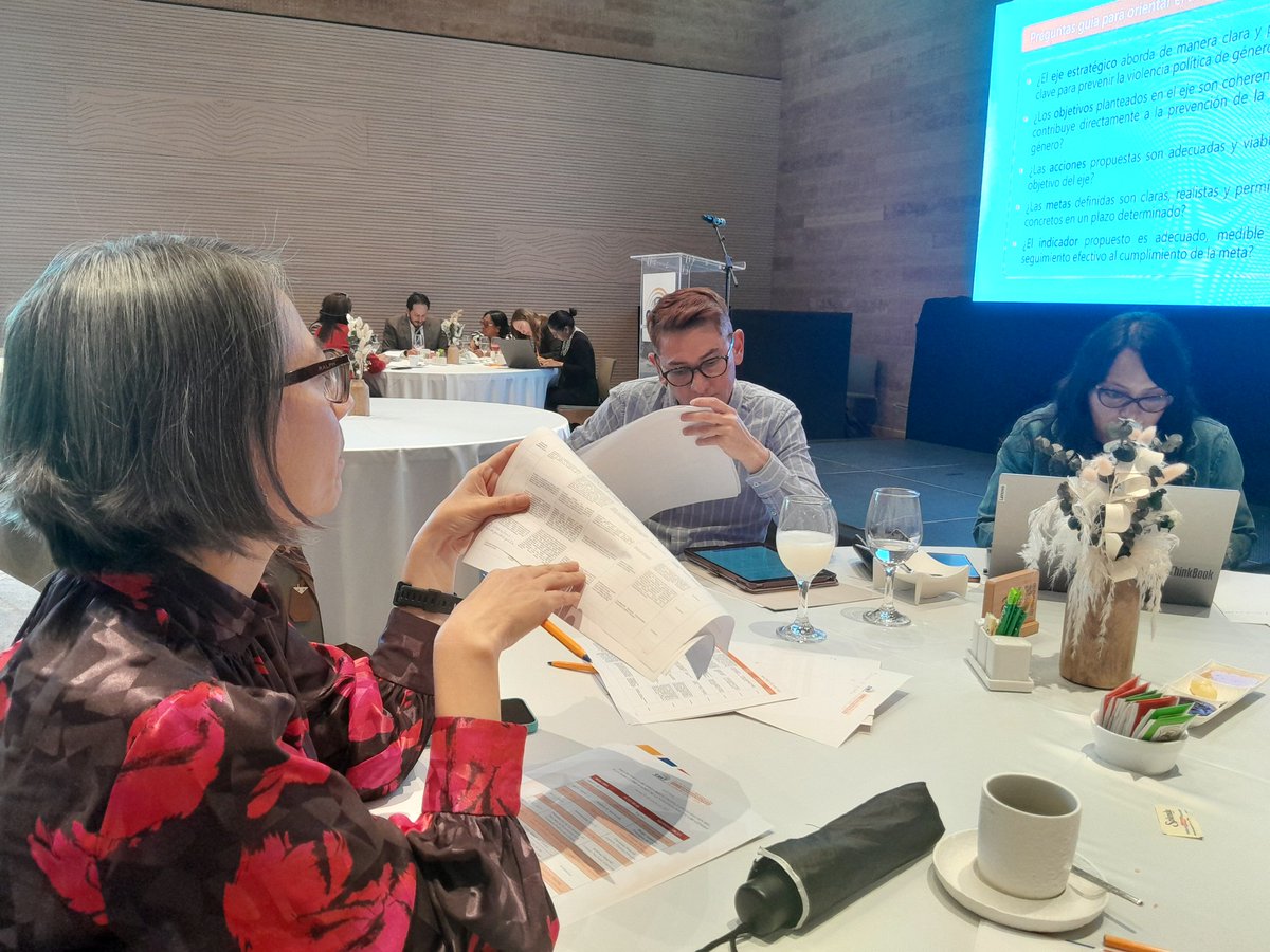 ArturoCabreraP's tweet photo. #prevención_violencia_política_género  #Ecuador @cnegobec 
En el eje de fortalecimiento institucional, el plan de prevención pretende garantizar respuestas coherentes y oportunas desde los procesos y gestiones que lleva a cabo el CNE. https://t.co/7IAJfgQyTW