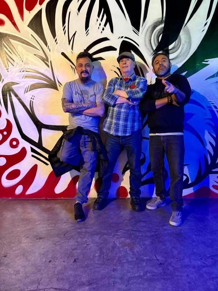 Leonel Rosales;
Monel;
Panteon Rococo
Desde casa;
Feliz Cumpleaños. 
Salud y Música.
Abrazos
<a href="/RococoTweets/">Panteón Rococó</a> 
<a href="/RococoCrew/">Rococó Crew</a>