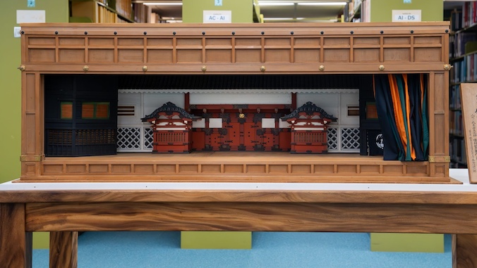 uhmanoa's tweet photo. A restored Kabuki theatre model, gifted to UH in 1939 by Japan’s Shochiku Company, is now permanently displayed at the @UHMLibrary, symbolizing cultural exchange and Hawaiʻi–Japan bonds ➡️ https://t.co/snneUMVUG2 #ExploreUHM https://t.co/PtQKY5FvKA