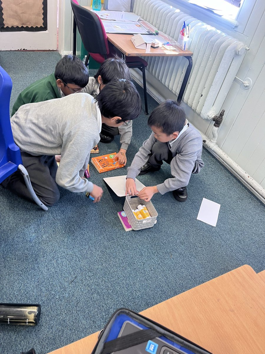 ManorParkSchSM1's tweet image. Year 5 became scientists and explored friction in their very own experiment. They made predictions, decided on variables and carried out their tests before writing them up like a scientist! #WeAreLEO #mppascience