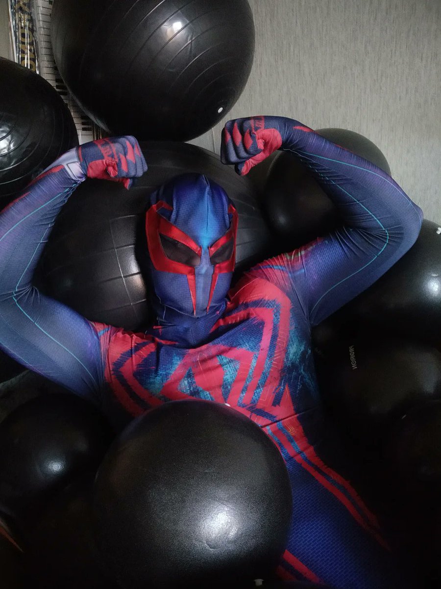 maybe you can defeat my body, but you can definitely immobilize my spirit with balls)

#cosplay #cosplayers #cosplayguys #malecosplay #maleversion #superhero #gaycosplay 
#spiderman #spidermancosplay #spiderweb #spiderman2099 #amazingspiderman #spiderverse #Kronosunveiled