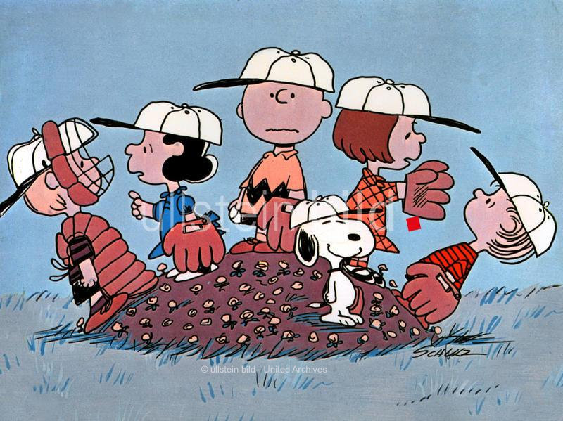 ullsteinbild's tweet photo. Happy Birthday Peanuts!

Heute vor 75 Jahren erschien der erste Comic der berühmten Reihe von Charles M. Schulz.

Schulz schrieb und zeichnete die Geschichten rund um Charlie Brown und seine Freunde stets selbst.
Er verstarb im Jahre 2000.

#ullsteinbild  #snoopy #cartoon https://t.co/ax8THRdhIi