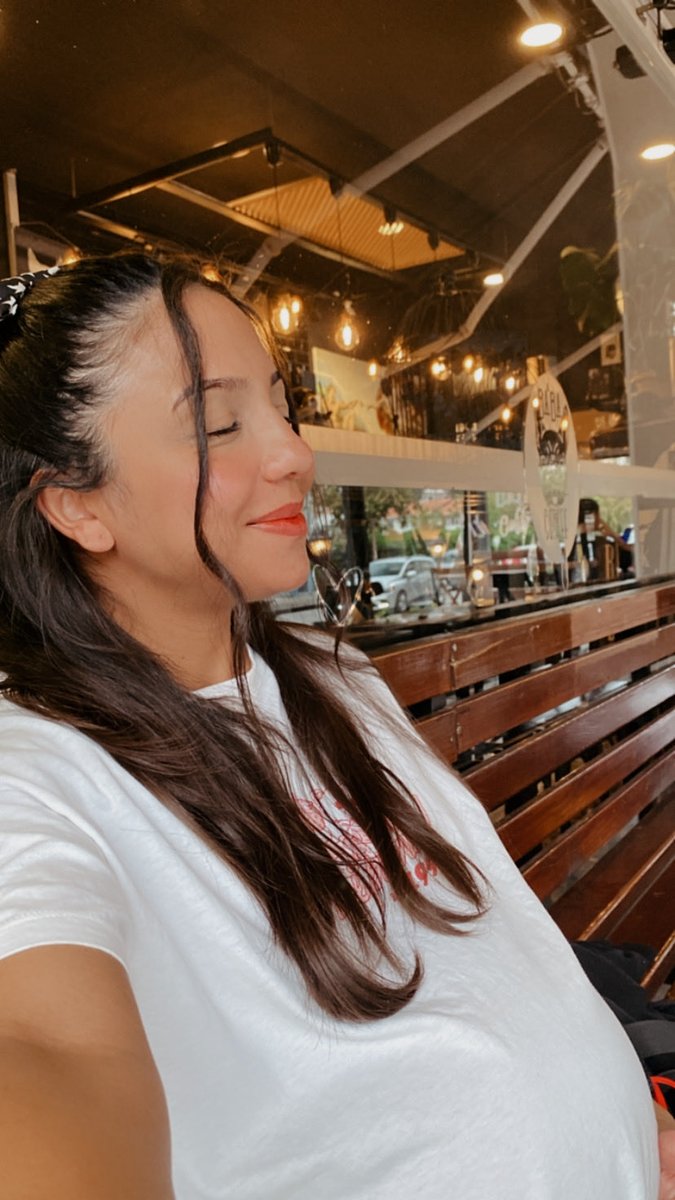 İyi ki varsın bebek tugay tek başıma kahve içerken anne bebeği ile konuşuyor herhalde diyorlardır, delirmemiş gibi