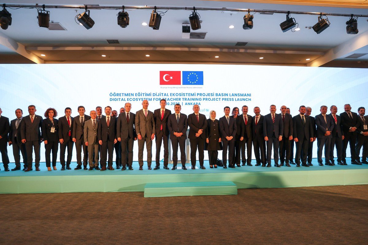 Ankara’da bugün 🇪🇺 AB’nin finansal desteği, <a href="/tcmeb/">Millî Eğitim Bakanlığı</a> ile <a href="/unicefturk/">UNICEF Türkiye</a>’ün iş birliğiyle yürütülecek “Öğretmen Eğitimi Dijital Ekosistemi” projesini başlattık.
🇪🇺🇹🇷