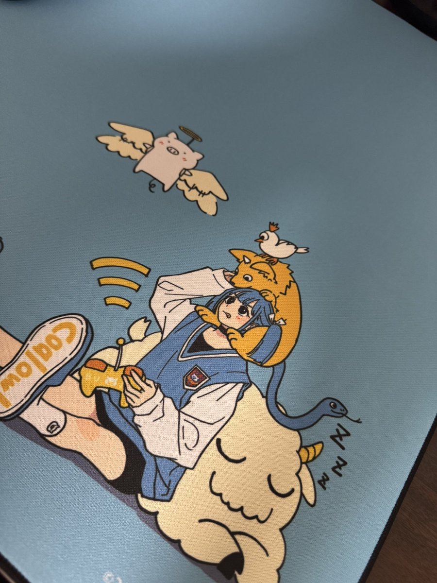 __Shqll's tweet photo. 新しいマウスパッドのデザイン良すぎる
coalowlさんのイラスト最高すぎ https://t.co/5ikxUoQNXS