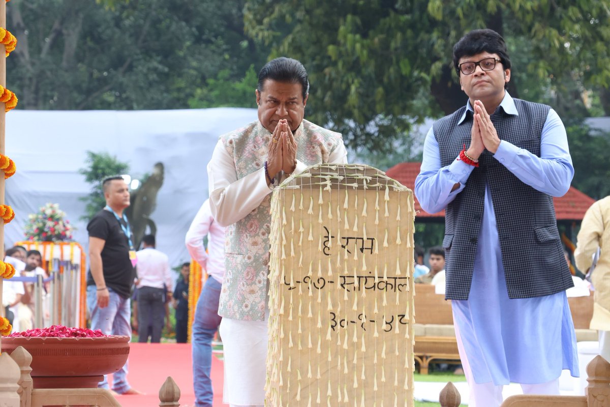 GandhiSmriti_'s tweet image. आज गांधी जयंती के अवसर पर गांधी स्मृति में सर्वधर्म प्रार्थना सभा आयोजित हुई, जिसमें उपराष्ट्रपति श्री सी. पी. राधाकृष्णन जी और प्रधानमंत्री श्री नरेंद्र मोदी जी ने श्रद्धांजलि अर्पित की। इस विशेष अवसर पर सुविख्यात गायक पद्मश्री अनूप जलोटा जी ने भक्ति संगीत प्रस्तुत किया।…