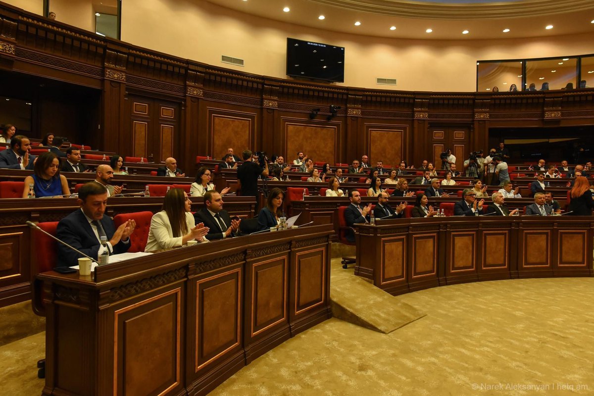 ԱԺ-ն ընդունեց «Հայաստանի և Ադրբեջանի միջև խաղաղության հաստատման վերաբերյալ» հայտարարության նախագիծը
buff.ly/lTZB5mo