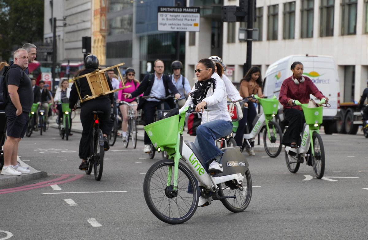 🚲 🚇 With the dust having settled on Septembers week of TfL strikes, we reflect  on the days that showed both the cycling potential in the capital, and the barriers preventing it from being reached...

👨‍💻  Check out the full blog: bit.ly/46JiPio