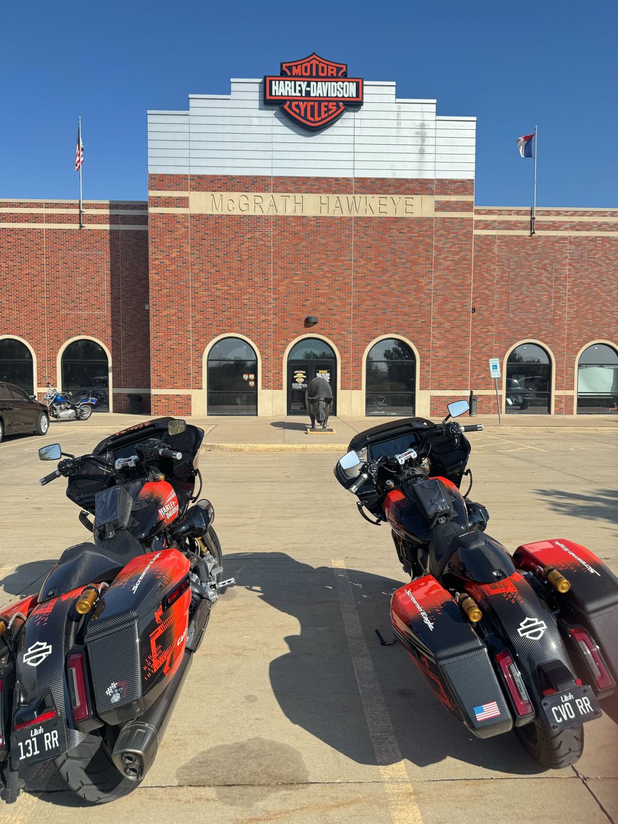 ernestleedotcom's tweet photo. Visiting McGrath Hawkeye Harley-Davidson in Coralville, Iowa this morning. ๐บ๐ธ๐๏ธ
Perfect weather, great roads, and ahead of schedule, which means more dealer stops today as we push closer to Milwaukee.
#harleydavidson #harleydavidsonracing #cvorr #cvoroadglide #fastjohnnie https://t.co/IqyYgUw7Tm