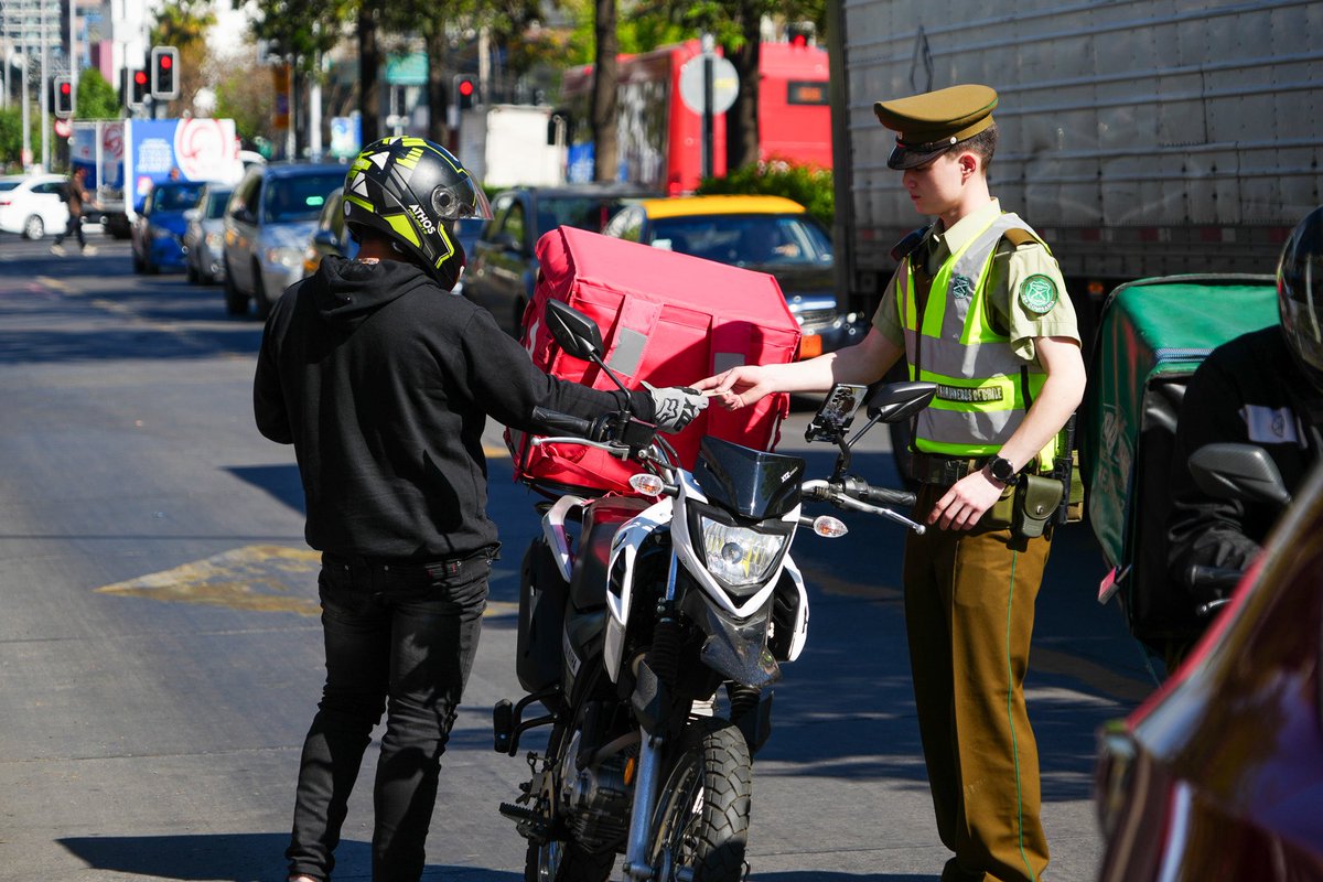 Cuando implementamos el Plan #CallesProtegidas en 2022, el 36% de las motos que fiscalizábamos no cumplían con las normas. Con controles sistemáticos y colaborativos junto con Carabineros y municipios, hoy esa cifra bajó a un 22%. No descansaremos hasta llegar a 0.