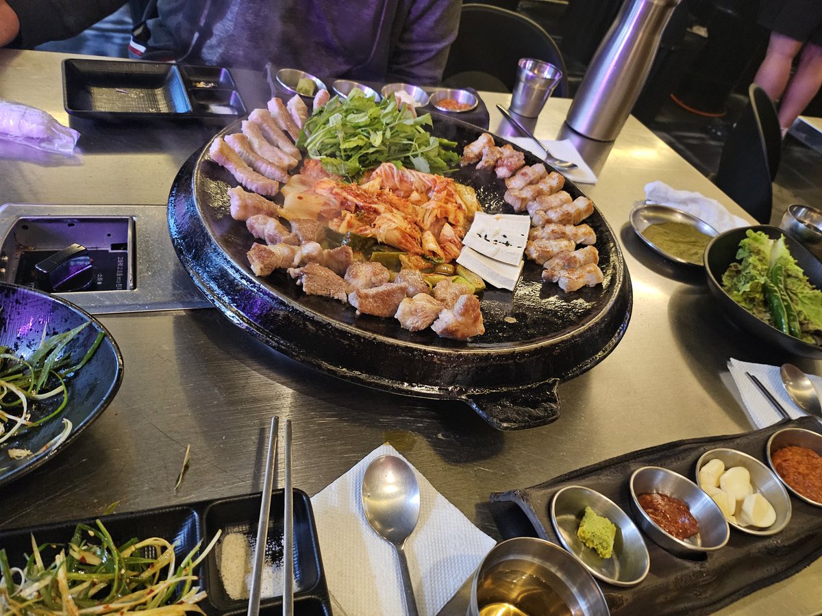 오늘은 일이 있어서 영등포 다녀왔어요.
저녁먹으려고 지나는 길에 한적한 골목길을 만났어요. 오호~이곳은? 야노 찍기 딱 좋아 한컷 남겨봅니다.
오늘도 이렇게 잘 놀다 왔습니다~^^

#부커만남 #야노 #관클