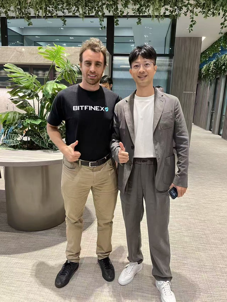 BiHelix_'s tweet image. Bibo @beeblebrox_G &apos;s insights shared today at #Lightning 2049🇸🇬

Here’s why multi-assets on Bitcoin matter — and how Bihelix is building the rails for the native ecosystem 🧵

1️⃣ Bitcoin needs multi-assets.
Halvings shrink mining rewards — only transactions can sustain Bitcoin…