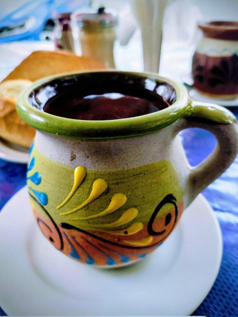 Jueves 

Toda mañana fría se inicia con un rico y humeante café de olla.