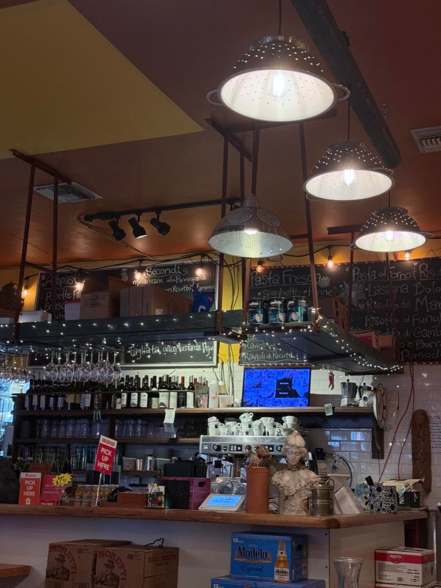 ssl883's tweet photo. 🥪✨ Quick lunch, strong coffee, endless ambition. #BossMode #LunchBreak #CoffeeMood https://t.co/CBVfZceiii