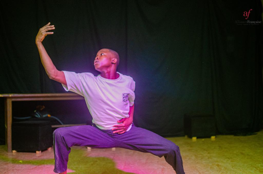 WEEK-END DE LA RENTRÉE CULTURELLE:BLOOD WOOKEEZ 🩸!
#Premier #passage #CIE #FAIN #CREW
Émotion Vive pour l'Ouverture de la Rentrée Culturelle☺️!!!
En première partie,le groupe 👉 "Fain Crew" a également su préparer le terrain sous le thème des SANS #DOMICILE #FIXE (SDF) 🛖🏡.