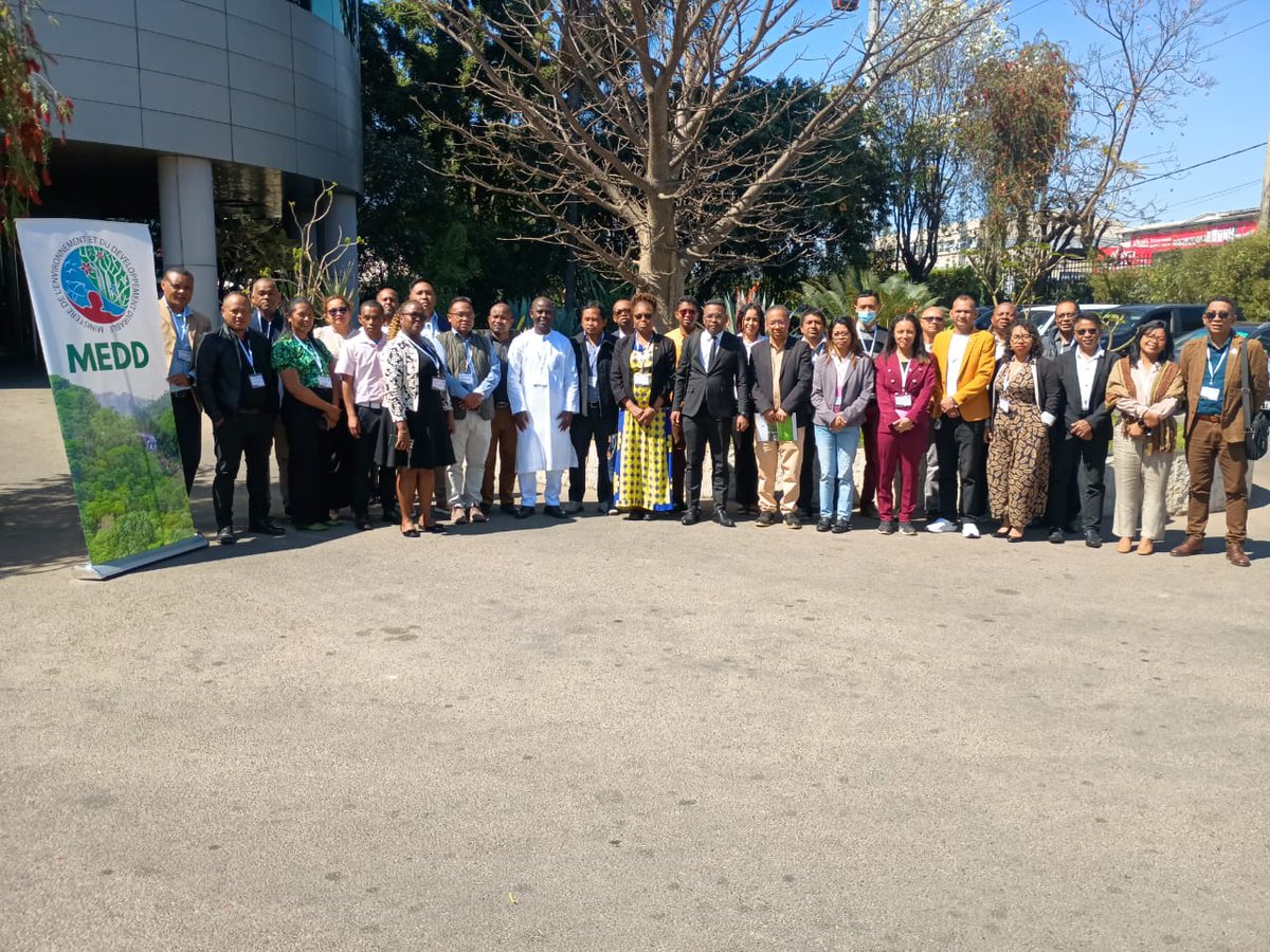 UNCCDYouth's tweet photo. Community Highlight!

From September 23–25, our Africa Regional Focal Point, @nancybarisoa participated in a national policy dialogue in Antananarivo, Madagascar, organized by the African Forest Forum and the Ministry of Environment and Sustainable Development.

During the meeting, Nancy met with Madagascar’s @UNCCD National Focal Point to help shape youth contributions ahead of UNCCD #CRIC23 in Panama this December.

#Youth4Land #OurLandOurFuture #YouthAction #UNited4Land