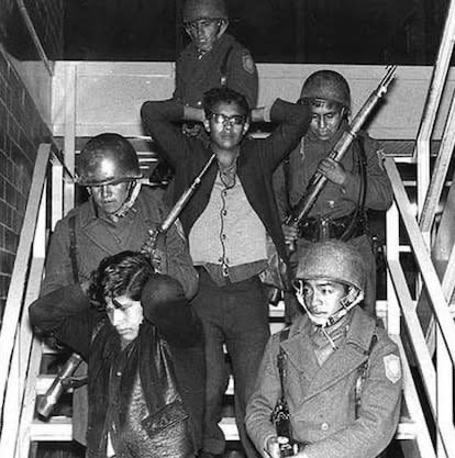 Quienes lucharon con tanta convicción estarían decepcionados al ver a tantos adolescentes y adultos hoy en día tan indiferentes, sin espíritu de rebeldía, adaptándose al sistema y eligiendo quedarse en silencio

#2DeOctubreNoSeOlvida