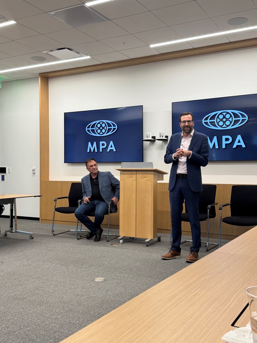 caproductionco's tweet image. Wonderful to meet up with so many of our CA Production Coalition members this week at the MPA office!

We were pleased to be joined by Asm. @RickChavezZbur and Sen. @BenAllenCA two industry champions ensuring more opportunity for local businesses statewide.