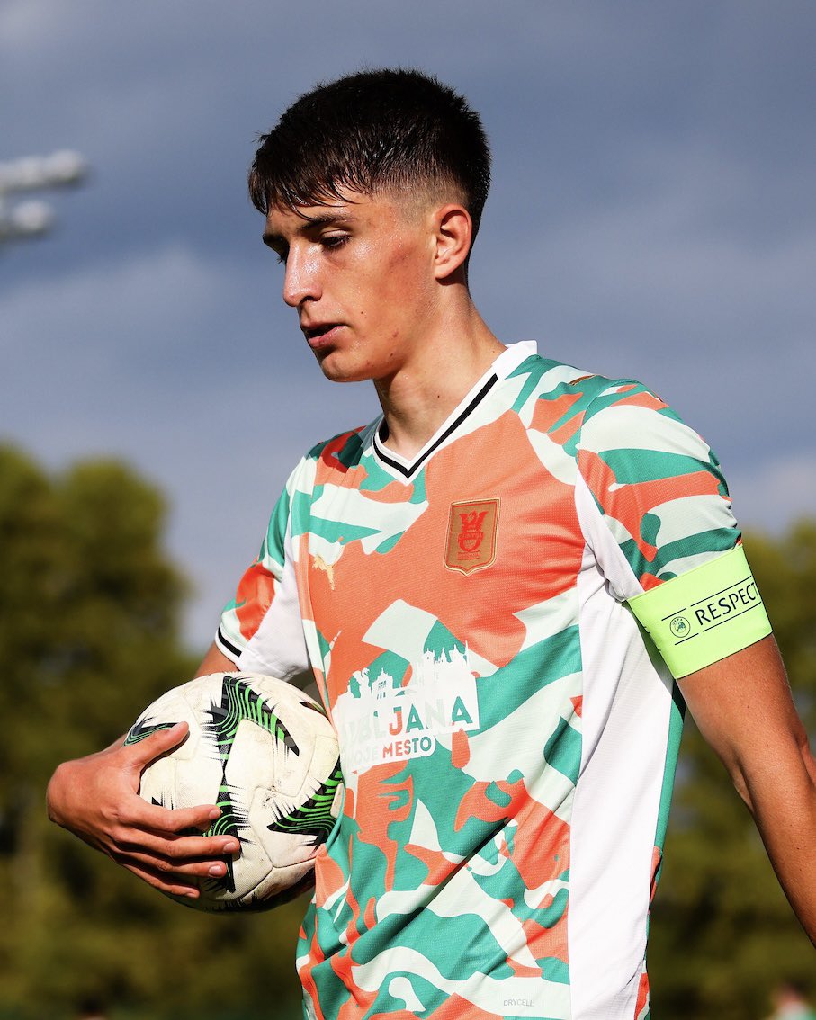nkolimpija's tweet photo. 🙌🏼 Zmago na večnem derbiju oplemenitili s tremi točkami proti Muri!
U19: Mura 2-3 Olimpija (Aćimović, Kukavica, Mohorovičić)
#EonNextGen 💚 https://t.co/CaWXSqxshi