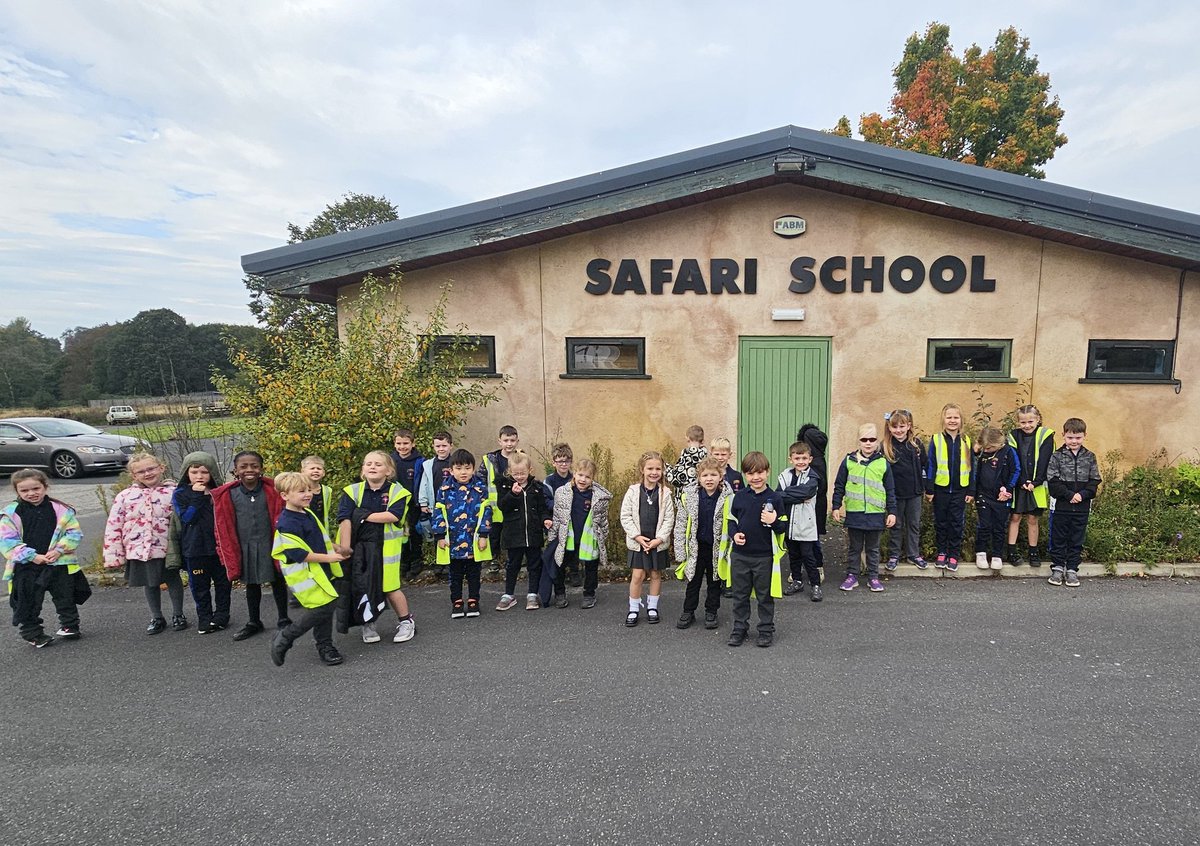 LsgcMrs's tweet photo. We had a great day at Knowsley Safari Park today. We took part in an "Animal Detectives" workshop, listened to a talk about sea lions and spotted animals from different groups on the foot safari and drive Safari. @MrGSGC #SGCScience https://t.co/Fl5GeZBBDY