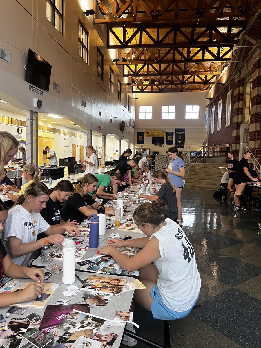 SAGESvb's tweet photo. Yesterday, we ended practice with vision boards and team dinner! Huge shoutout to Emerson for setting up the activity and parents for providing an awesome dinner! 💜 https://t.co/Wie0fq3oQJ