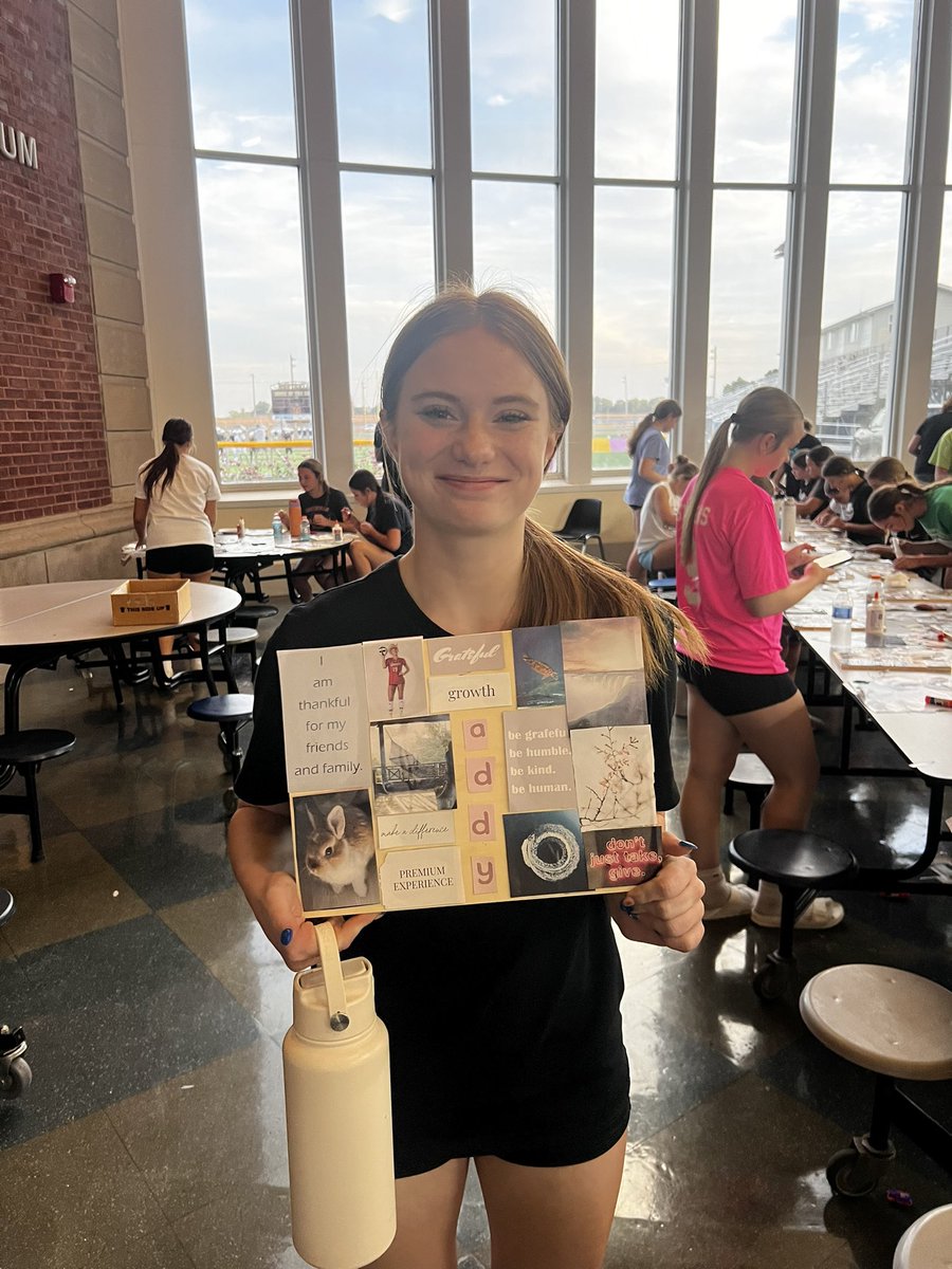 SAGESvb's tweet photo. Yesterday, we ended practice with vision boards and team dinner! Huge shoutout to Emerson for setting up the activity and parents for providing an awesome dinner! 💜 https://t.co/Wie0fq3oQJ