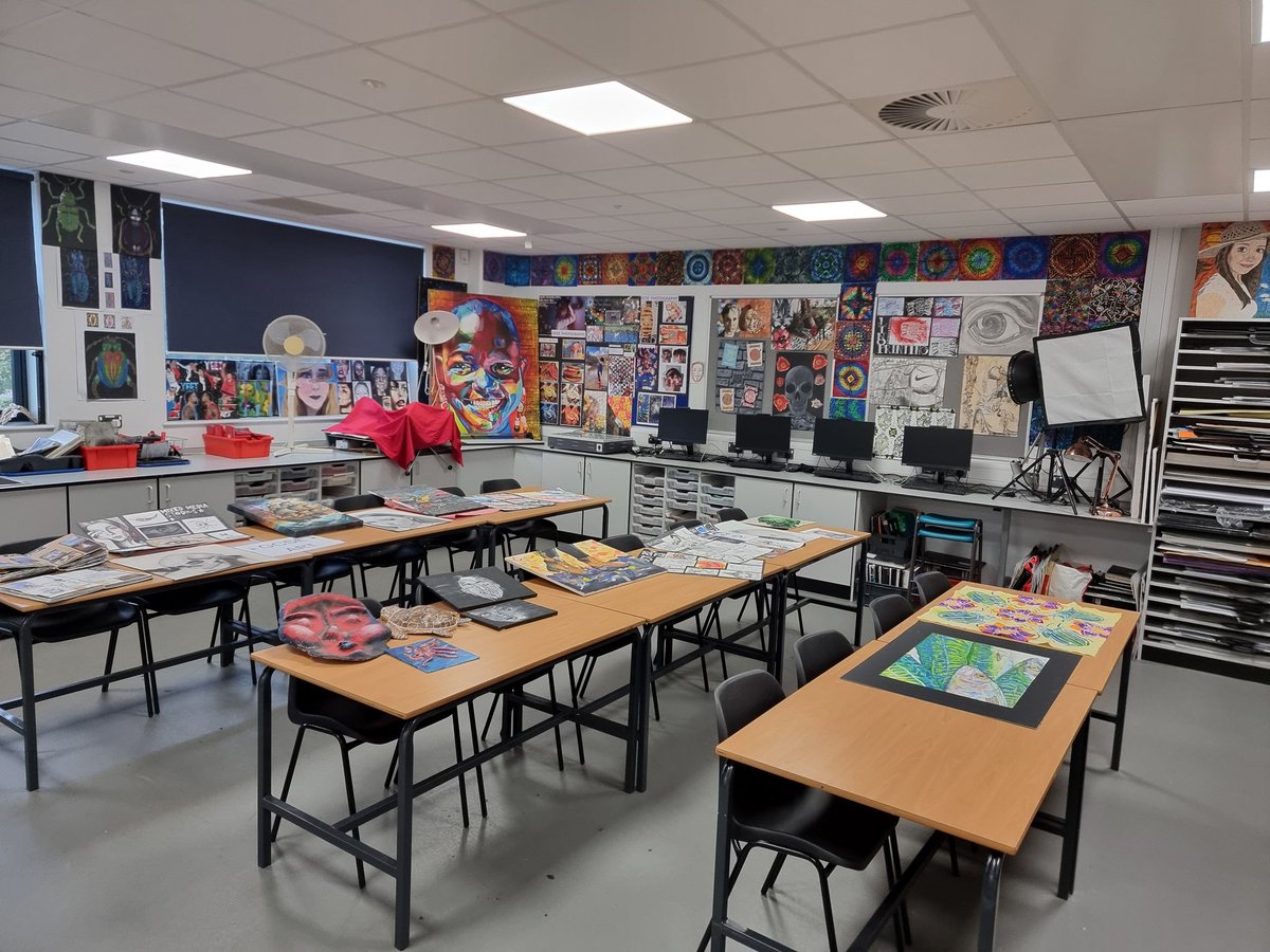 Croesyart1's tweet photo. Looking forward to meeting year 6 pupils tonight. Welcome to Croesy! @croesyEADOF @croesyschool @croesyheadteach https://t.co/tAAyQHOjPt