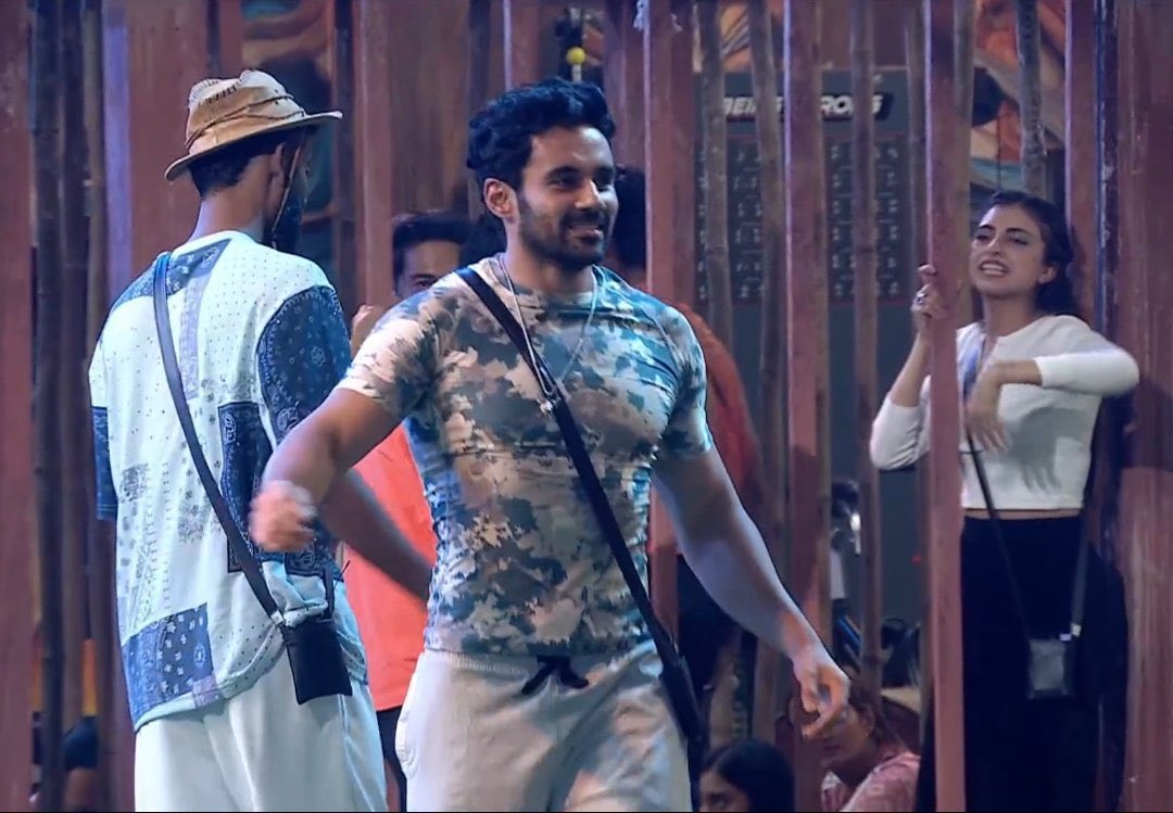 sany_brar's tweet photo. "KHAUF BANA HUA HA BAJAJ KA,KHAUF"  @Humarabajaj6 ruling #BiggBoss19 &amp; He will win the trophy too. Let the haters keep crying while watching trend.Trending in India more than 50K+ tweets. @ColorsTV 

Aur ye "khauf" hume pasand hai🔥

FIERY STAR ABHISHEK
#AbhishekBajaj #BiggBoss19 https://t.co/1EbrYICyFq