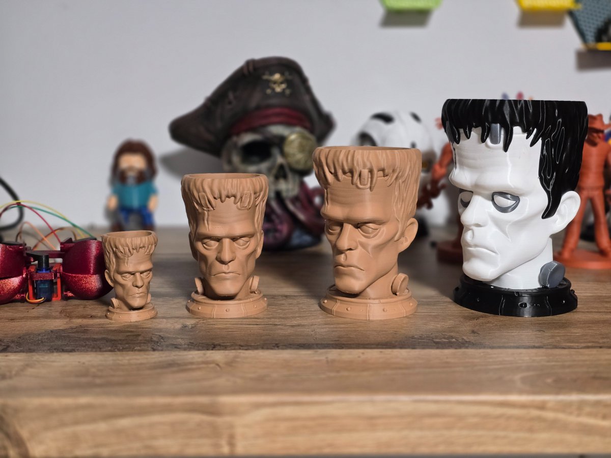 Franky's Monster Bowl :D

Sculpted in <a href="/maxonzbrush/">Maxon ZBrush</a> 
Printed on <a href="/Prusa3D/">Prusa3D</a> 
render made in <a href="/Blender/">Blender 🔶</a> 

#3dprinting #3dprinted #Halloween2025