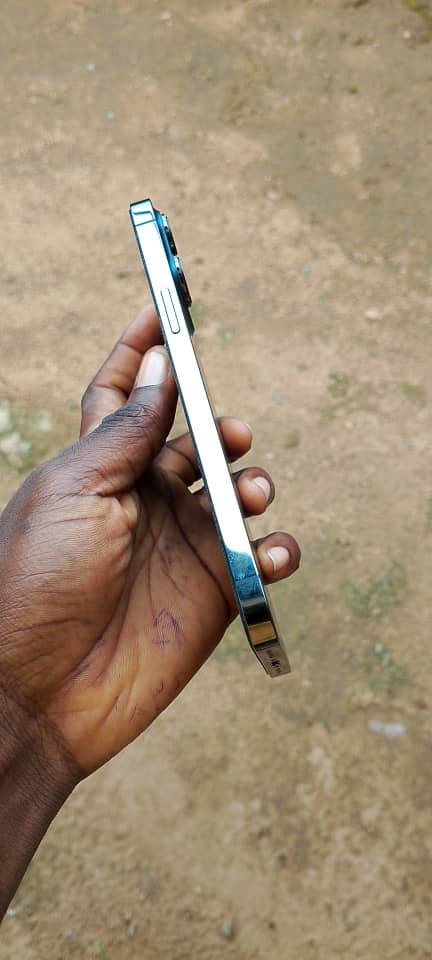 HumbleDeclutter's tweet image. Item: iPhone 13 pro max (256gb) 92% BH
Price: 670k
Location: Eleyele-Ologuneru, Ibadan
Defect: None. Few months used