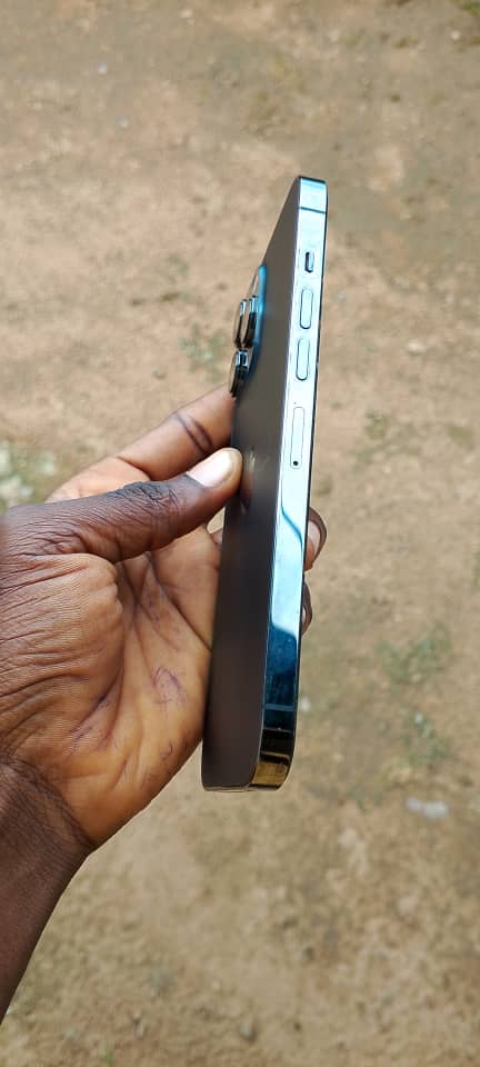 HumbleDeclutter's tweet image. Item: iPhone 13 pro max (256gb) 92% BH
Price: 670k
Location: Eleyele-Ologuneru, Ibadan
Defect: None. Few months used