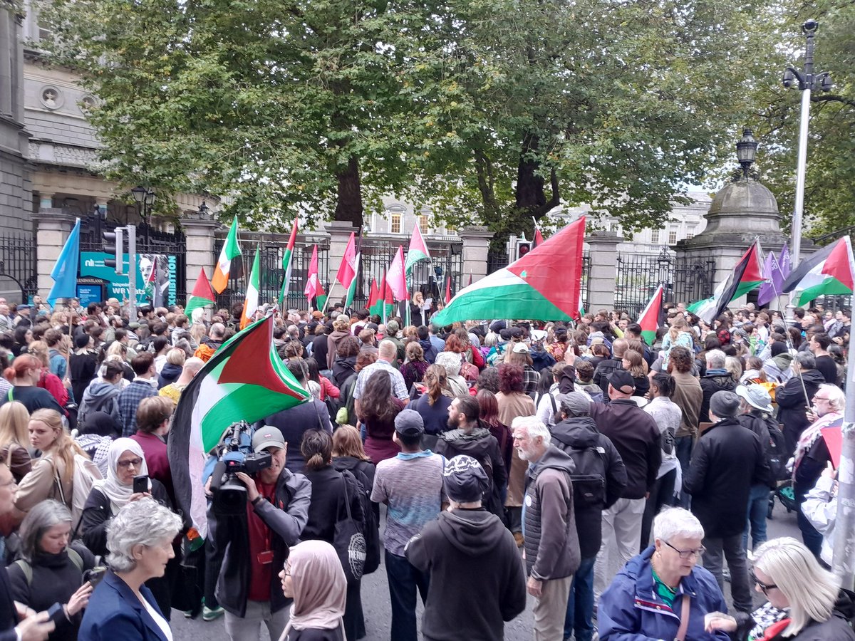 Good turnout in Dublin today in support of the illegally detained on the #GlobalSumudFlotilla last night. Ongoing blockade of the Port Tunnel.