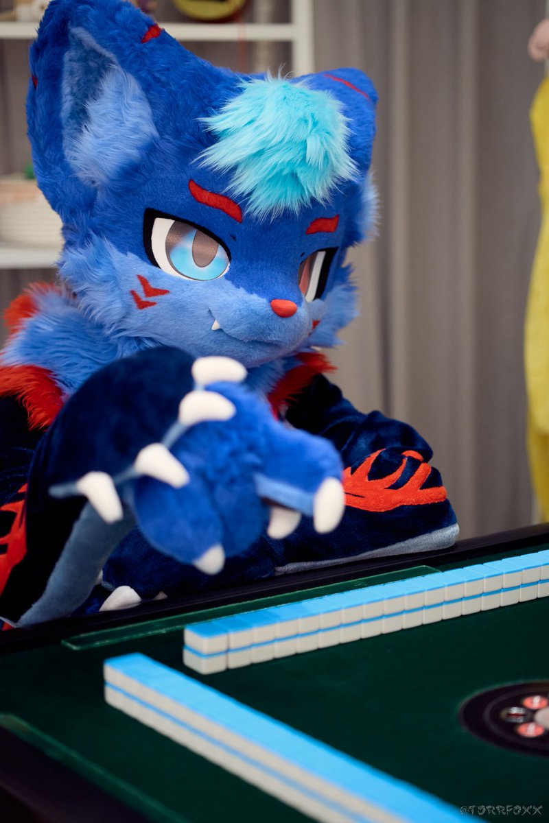 快點來和我一起玩啊(σ°∀°)σ..:*☆

📷：<a href="/TorrFoxx/">圖爾 UTFG 🔜 Infurnity 2025</a> 
#FursuitFriday