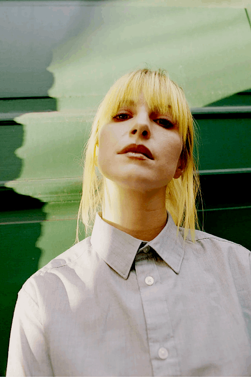 picsofhayley's tweet photo. 📷 hayley williams photographed by meghan marin for the new york times (2025) https://t.co/ZpI0dCu7uF