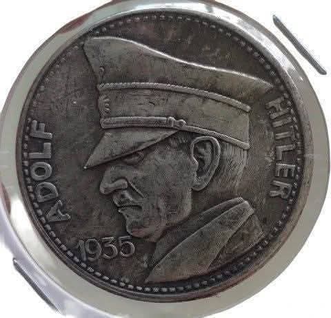 हिटलर भी जाते-जाते 😳😳
अपने नाम का सिक्का जारी कर गया था 🤪🤪