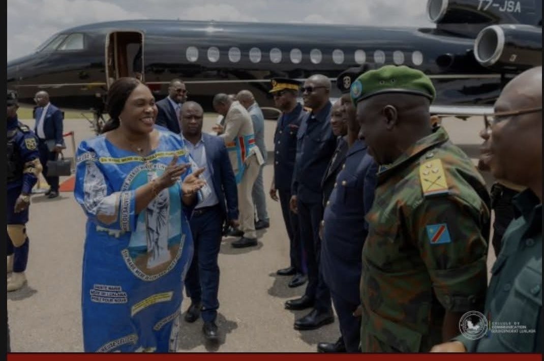THumanitaire's tweet image. RDC : interception de camions transportant illégalement des minerais, la gouverneure @FifiMasukaSaini félicite les forces de sécurité du Lualaba pour leur professionnalisme.